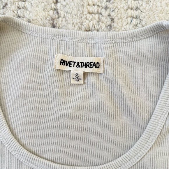 Rivet & Thread Ribbed U-Neck Tee - Picture 3 of 5